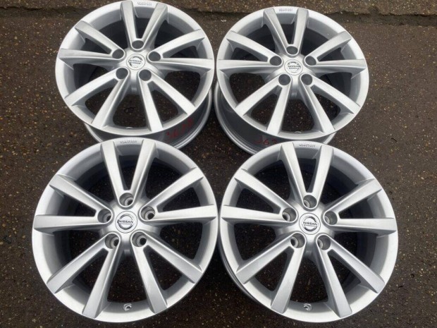 4db gyári 17" Nissan DEMO alufelni. ("3638")