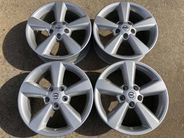 4db gyári 17" Nissan alufelni. ("508")