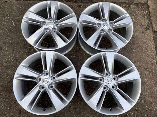 4db gyri 17" Opel Insignia B alufelni. (*2760*)