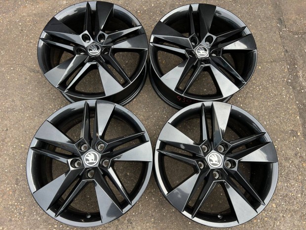 4db gy�ri 17" Skoda Supeb alufelni. (4309)