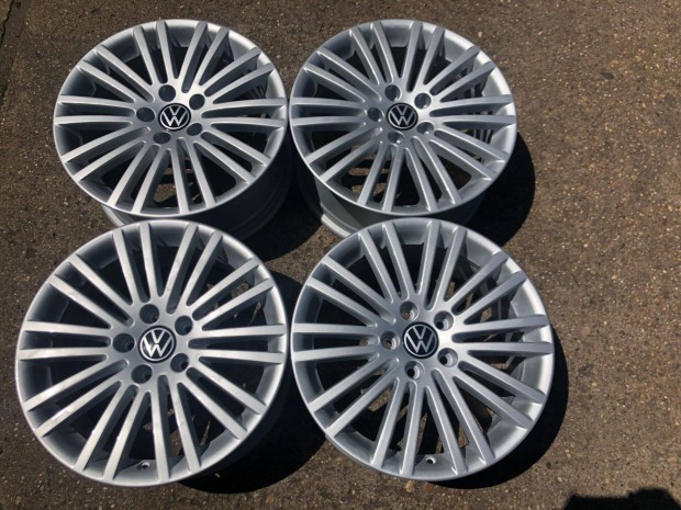 4db gyári 17" VW Passat alufelni. (3970)