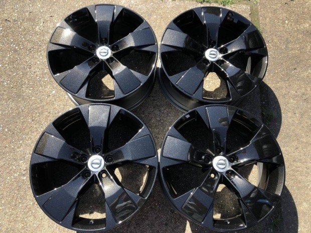 4db gyri 18 Volvo alufelni. (1715)