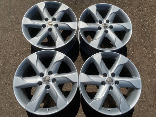 4db gyári 18" Nissan alufelni. (3992)