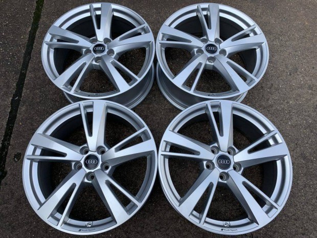 4db gyári 19 Audi A3 S3 RS3 alufelni. ("2561")