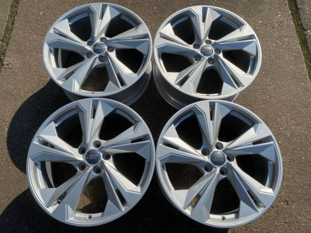 4db gyári 19" Audi A3 - S3 alufelni. ("3729")