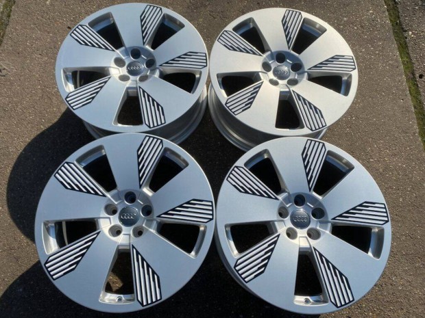 4db gyári 19" Audi E-Tron alufelni. ("3728")