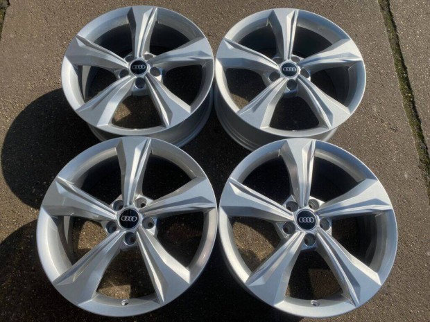 4db gyári 19" Audi Q3 alufelni. ("3753")