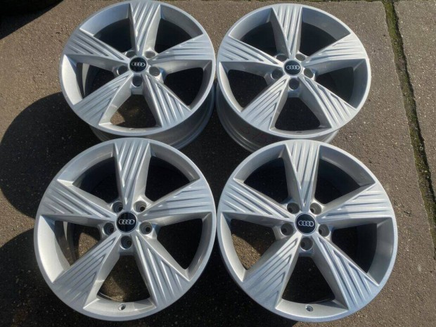 4db gyári 19" Audi Q4 E-Tron alufelni. ("3751")