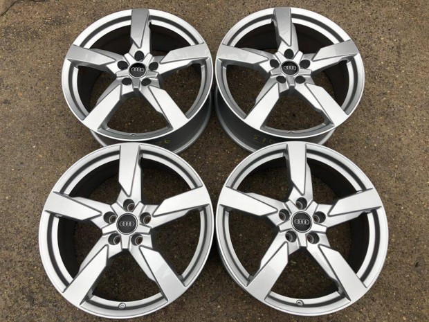 4db gyári 19" Audi TT RS alufelni. ("570")
