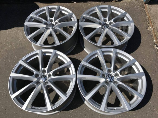 4db gyári 20 VW alufelni. ("686")