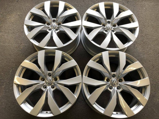 4db gyri 20" VW Touareg alufelni. (1585)