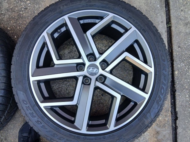 4db gyri Hyundai Ioniq 5 20" alufelni felni tli gumikkal 5x114.3