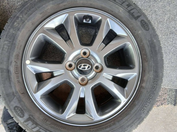 4db gyári Hyundai i20 alufelni felni nyári gumikkal 15" 4x100