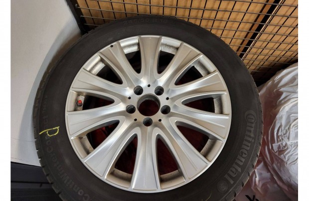 4db gyri Mercedes alufelni 8Jx18 ET41 Continental tligumikkal