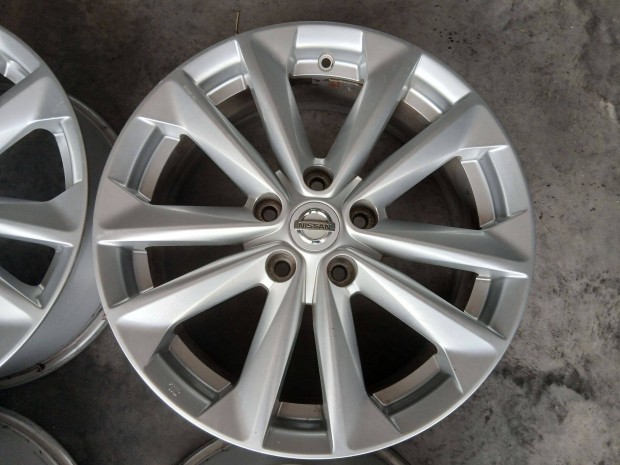 4db gyri Nissan Qashqai Leaf Juke X-Trail alufelni felni 17" 5x114.3