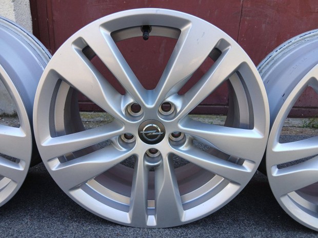 4db gyri Opel Astra K J Mokka Ampera-e alufelni felni 16" 5x105 16
