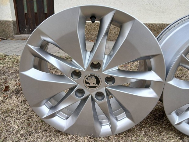 4db gyári Skoda Octavia Superb Kamiq 16" alufelni felni 5x112