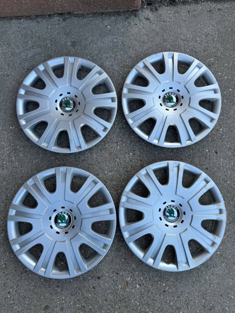 4db haszn�lt gy�ri skoda 15"-os d�szt�rcsa 1Z0601147E