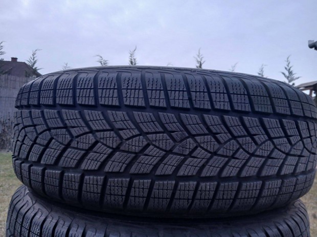 4db kiváló 225/65 R17 Goodyear téli gumi 7mm-es 225/65R17 17