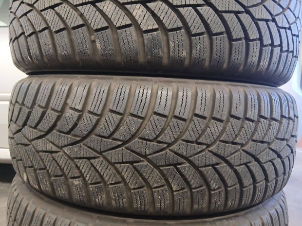 4db kiv�l� 225/65 R17 Toyo t�li gumi 7.5mm-es 225/65R17 17