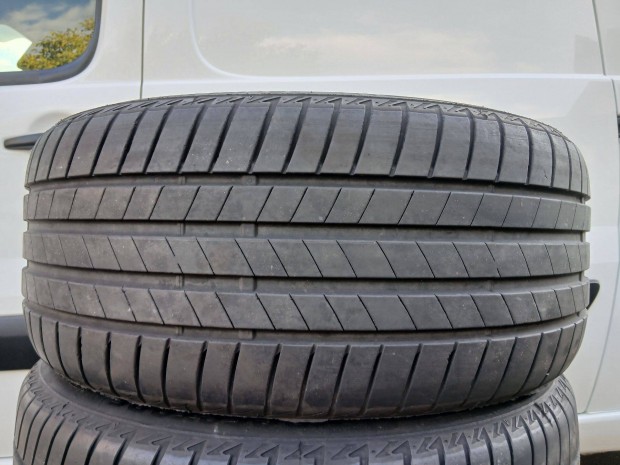 4db kivl 235/45 R17 Bridgestone nyri gumi 2021-es 235/45R17 17