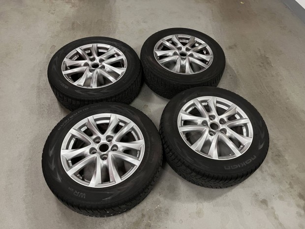 4db kivl Mazda3 16" gyri alufelni jelenleg 205/60 R16 tli gumival