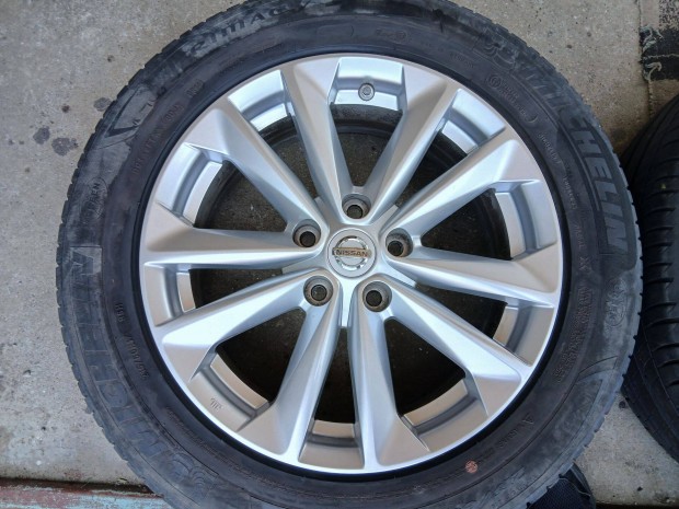 4db kiváló Nissan Qashqai alufelni felni nyári gumikkal 17" 5x114.3