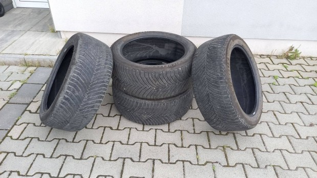 4db négyévszakos Michelin Crossclimate 2 gumi 255/45 R19