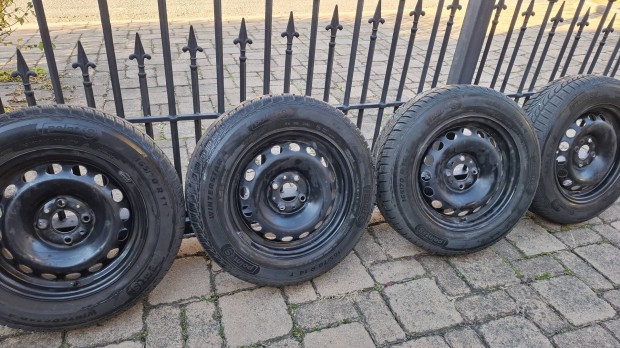 4db tli gumi felnire szerelve Fiat 500