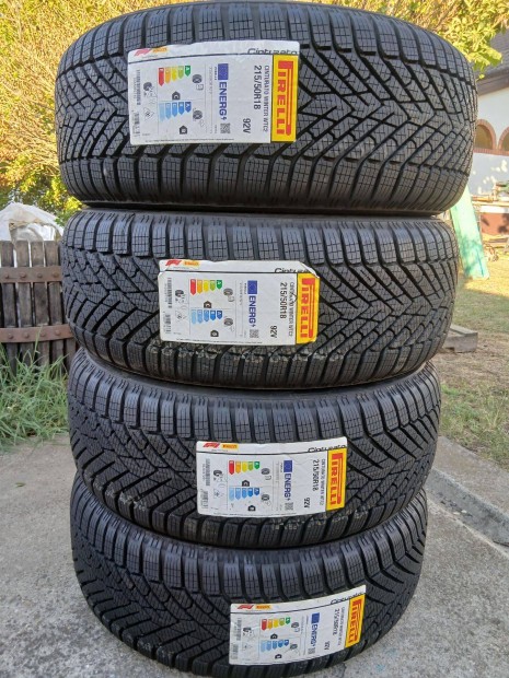 4db j 0km-es 215/50 R18 Pirelli tli gumi 215/50R18 18