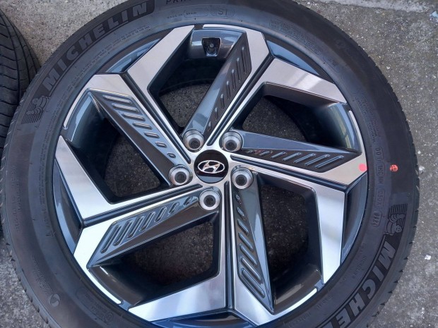 4db j 19" Hyundai Tucson alufelni felni j nyri Michelin gumikkal