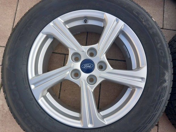 4db j gyri 16" Ford Puma alufelni felni j tli Hankook gumikkal