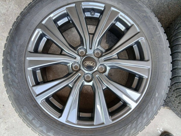 4db újszerű 17" Ford Puma alufelni felni téli Nokian gumikkal 5x108