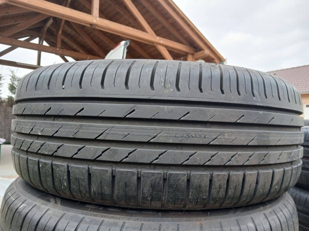 4db újszerű 215/50 R18 Nokian nyári gumi 7.5mm-es 215/50R18 18