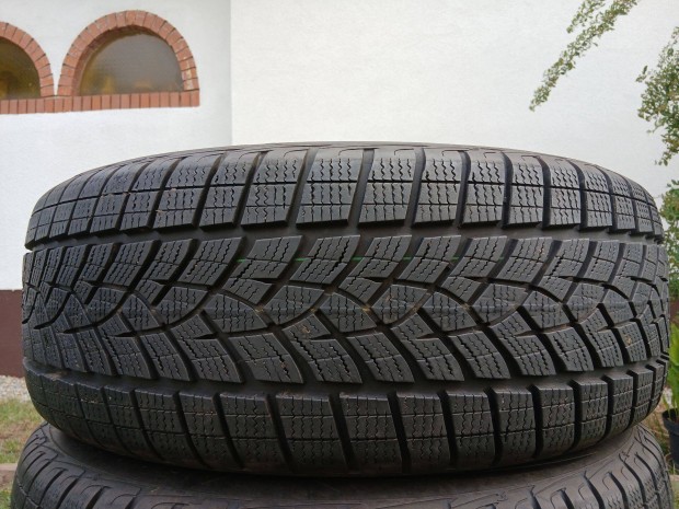 4db újszerű 215/55 R18 Goodyear téli gumi 7.5mm-es 215/55R18 18