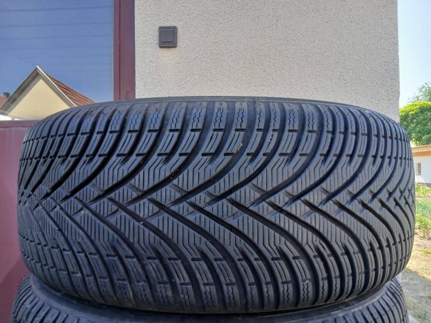 4db újszerű 215/55 R18 Kléber téli gumi 7.5mm-es 215/55R18 18