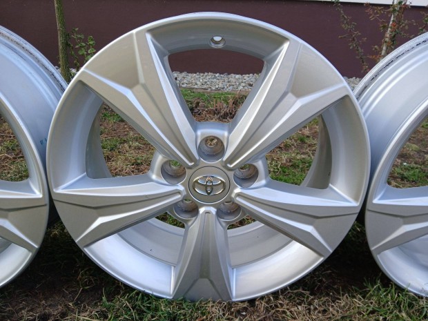 4db újszerű Toyota C-HR CHR Yaris Cross 17" alufelni felni 5x114.3