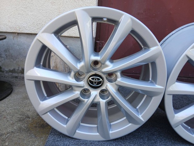 4db újszerű Toyota Camry Corolla Avensis 17" alufelni felni 5x114.3