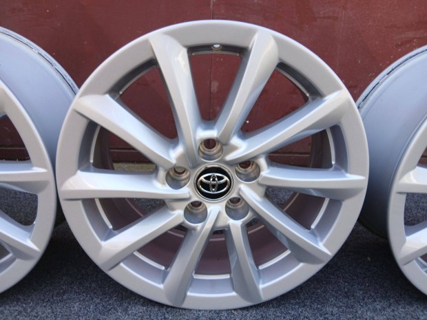 4db újszerű Toyota Camry Corolla Avensis 17" alufelni felni 5x114.3