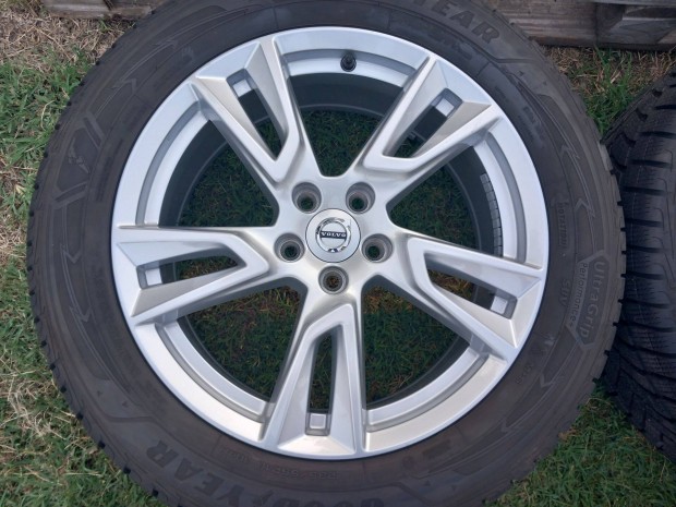 4db jszer Volvo XC40 18" alufelni Goodyear tli gumikkal 5x108 felni