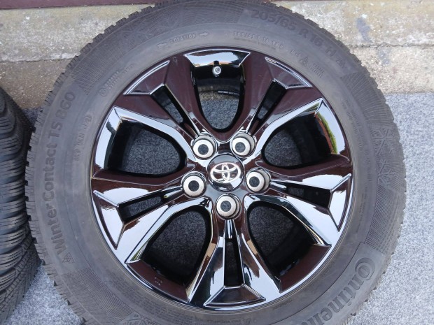 4db újszerű gyári 16" Toyota Yaris Cross alufelni felni téli gumikkal