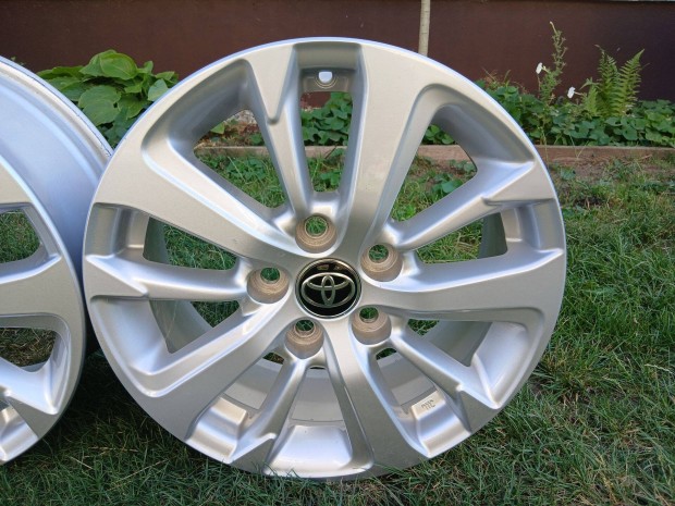 4db újszerű gyári Toyota Yaris Cross 16" alufelni felni 5x114.3