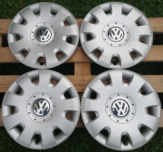4db újszerű gyári VW R15 R16 15 " 16" colos hibátlan dísztárcsa eladó!