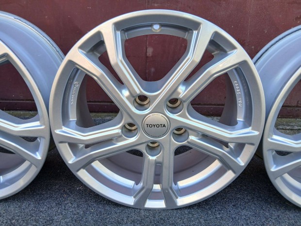 4dbjszer Toyota Corolla Yaris Cross Auris Avensis 16" alufelni felni