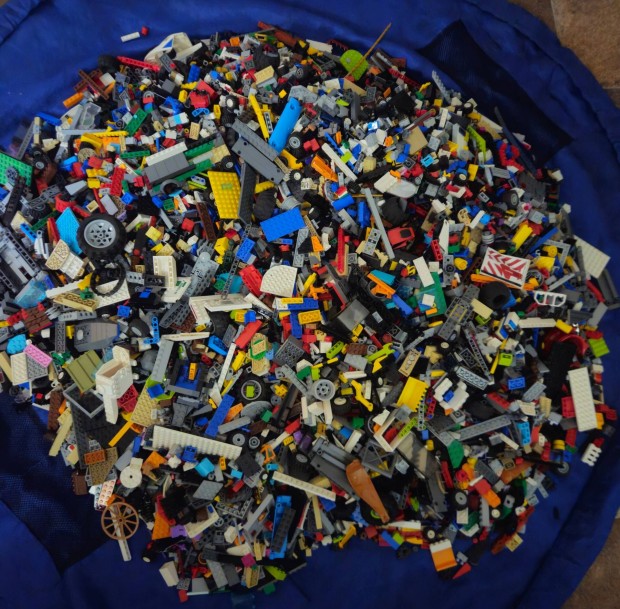 4kg vletlenszer mlesztett lego