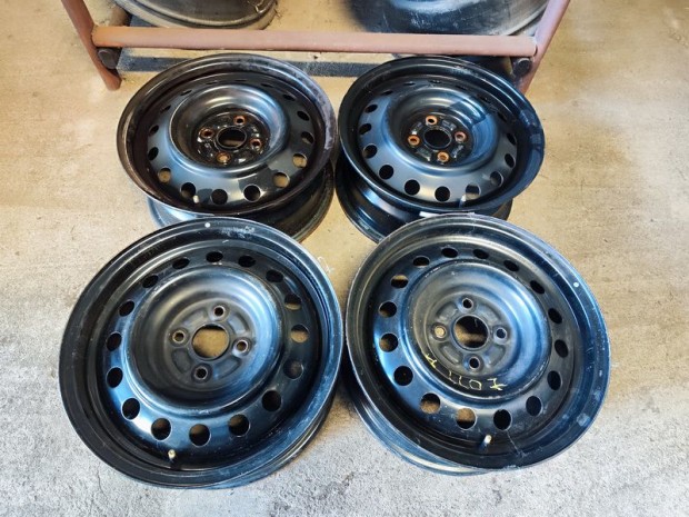 4x100 15" Toyota Ac�lfelni Lemez Felni 90Garage #1107