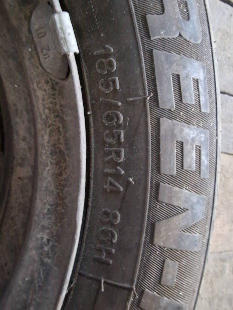4x100 185/65 R14 lemezfelni nyárigumival