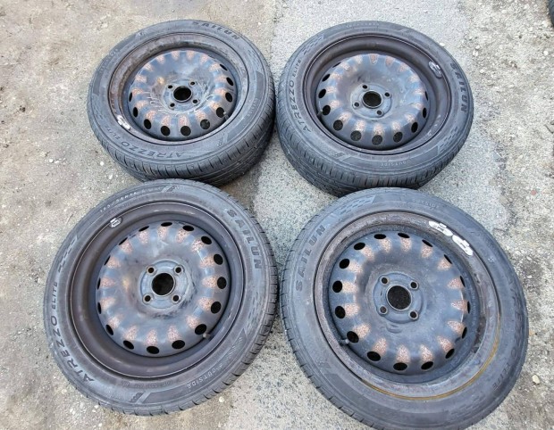 4x100 Fiat Grande Punto lemezfelni szett ny�ri gumikkal szerelve 185/5
