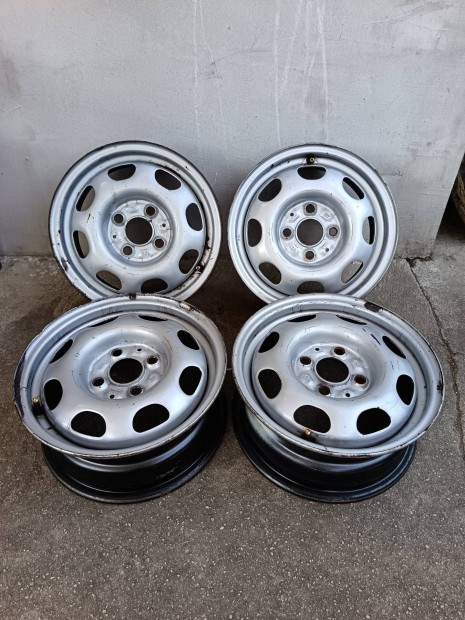4x100 R13 Lemezfelni garnitúra.