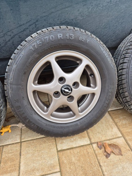 4x100 R 13 Titan alufelni nyri gumival 175/70 R13